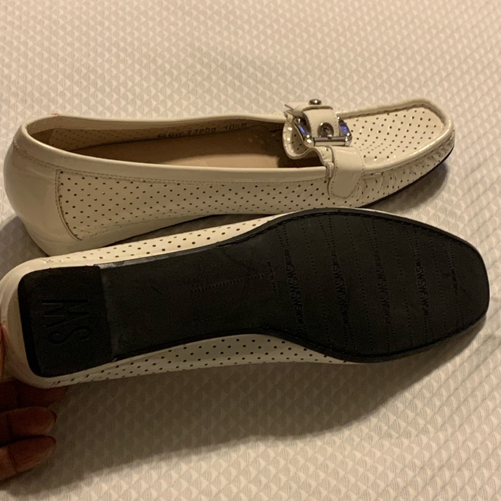 Stuart Weitzman Cream Color Patent Wedges - image 6